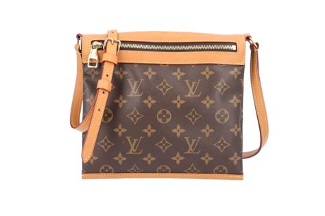 louis vuitton kleine schwarze tasche|louis vuitton umhängetasche.